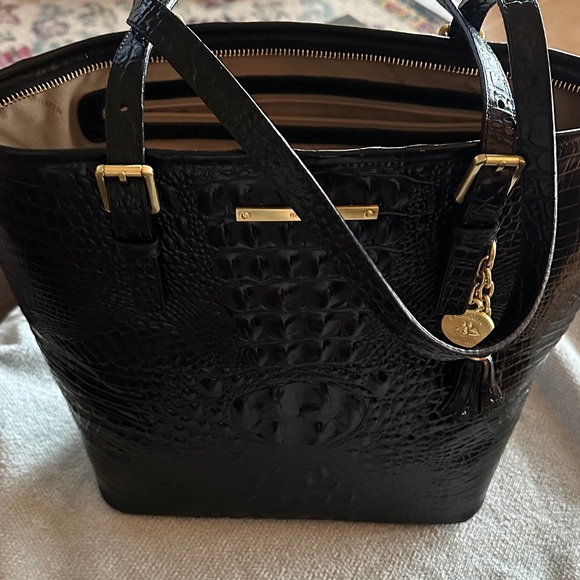 Brahmin Handbags - Elegant Black Crocodile-Embossed Tote Bag